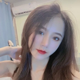 长相甜美的小辣妹